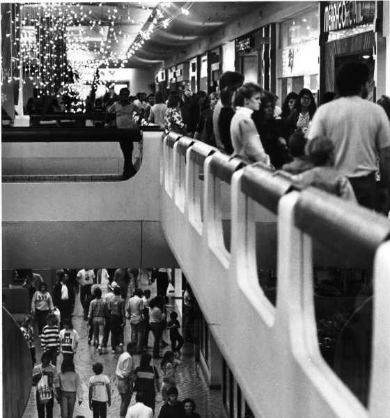Holiday shoppers at Metrocenter Mall in 1986