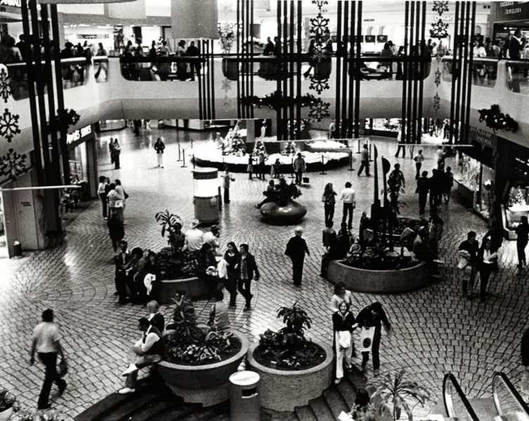 Shoppers hit Metrocenter Mall the day after Christmas in December 1979