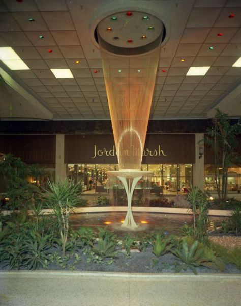 Close-up view of fountain in the Palm Beach Mall