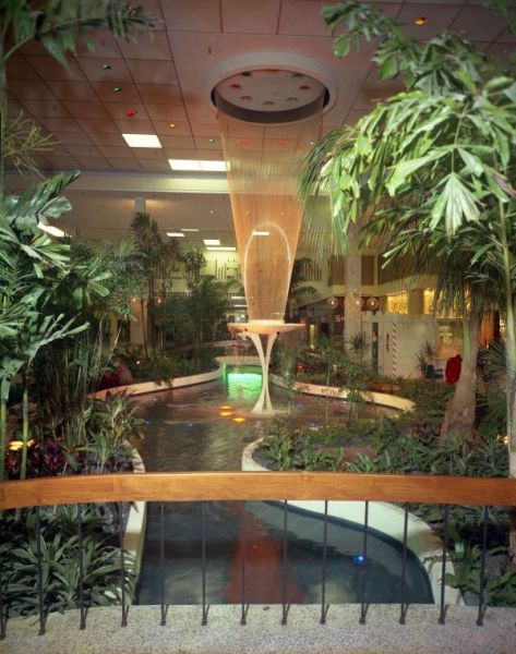 Fountain in the Palm Beach Mall