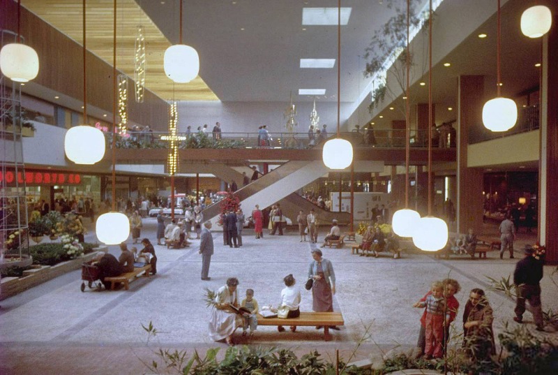 1950s Mall Courtyard