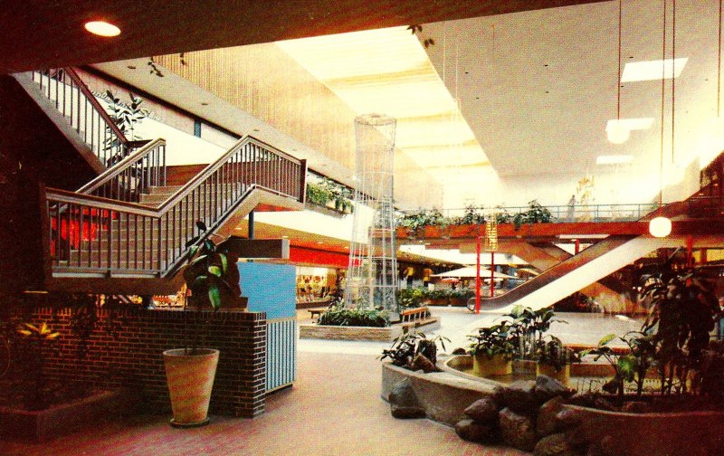 1972 Mall Courtyard