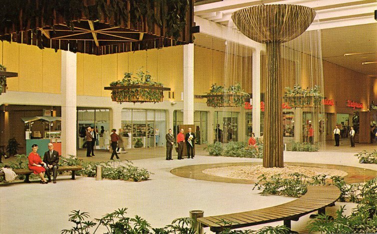 Champagne Fountain in the Winter Park Mall in Orlando, FL c1959