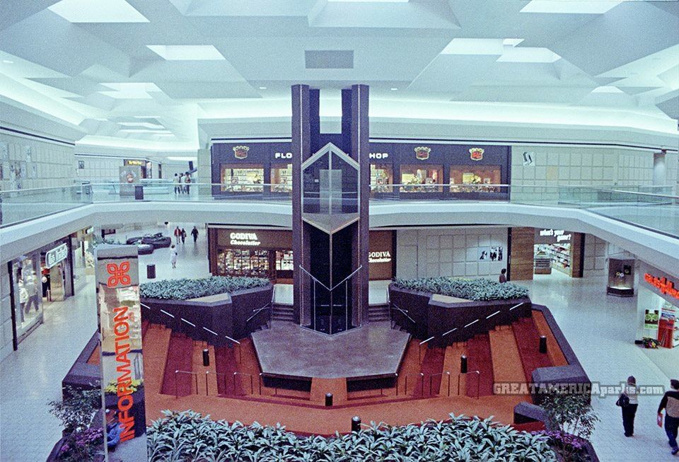 Fair Oaks Mall Fairfax, VA Gallery Radically Retro